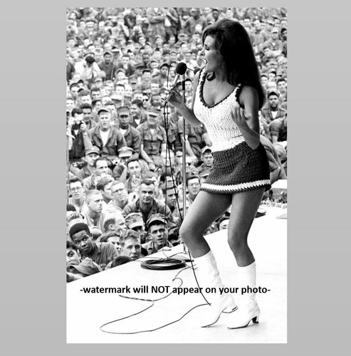 Raquel welch uso tour - raquel,